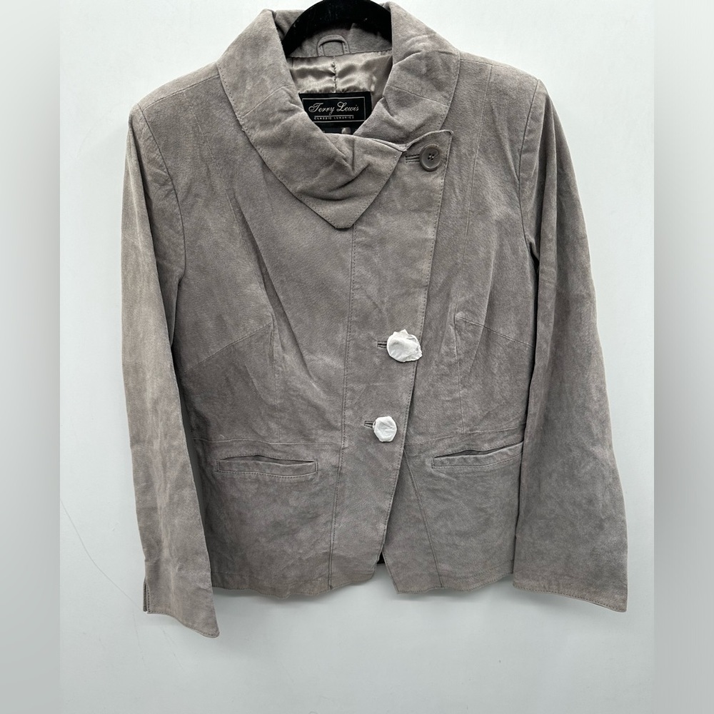 Jerry Lewis grey 100% leather woman’s button jacket. SMALL